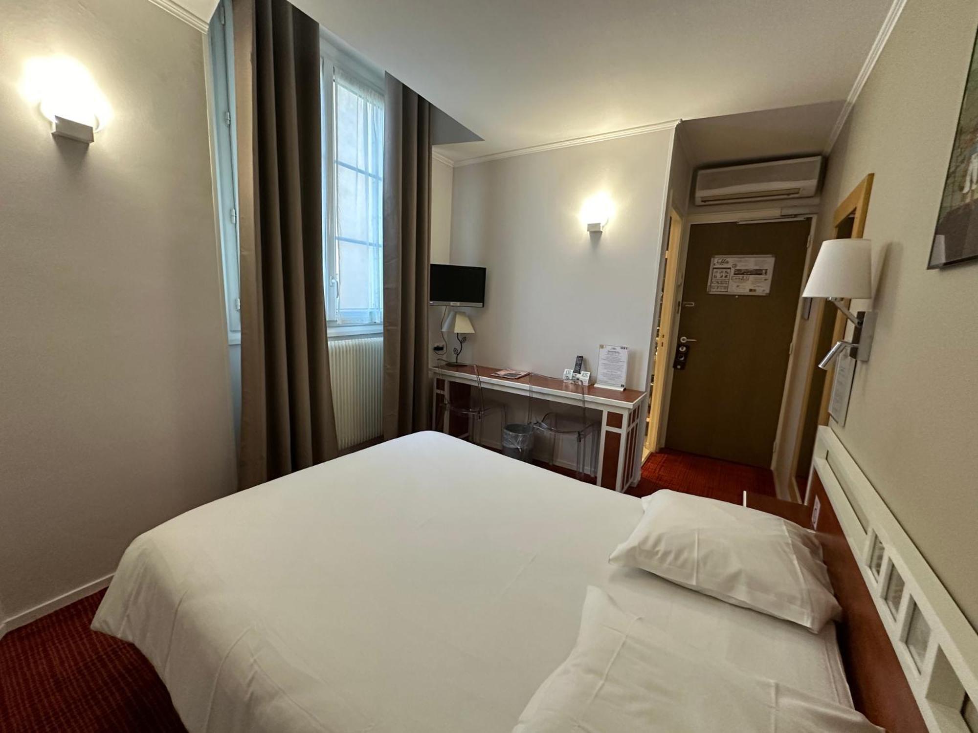 Logis Hotel Restaurant Le Monarque Blois Exterior foto